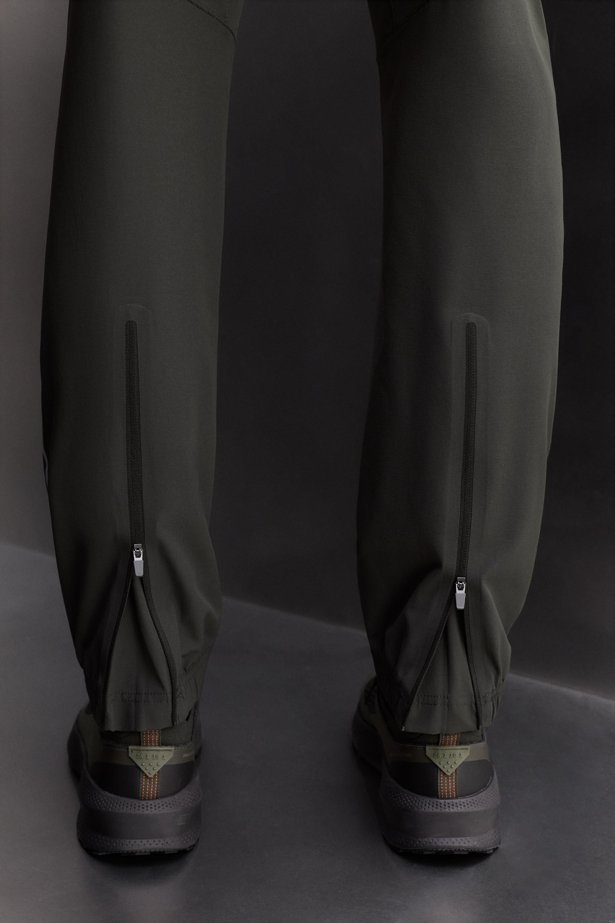 LIGHTWEIGHT TECHNICAL PANTS